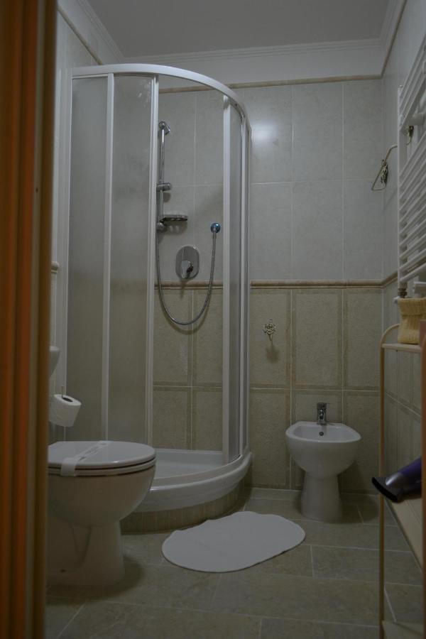 Tucci'S Roma Guest House Bagian luar foto
