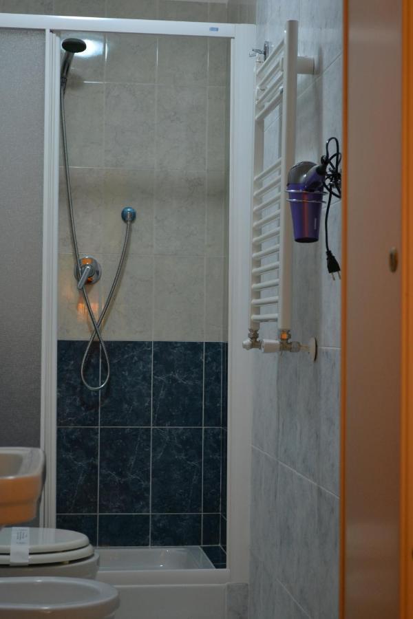 Tucci'S Roma Guest House Bagian luar foto