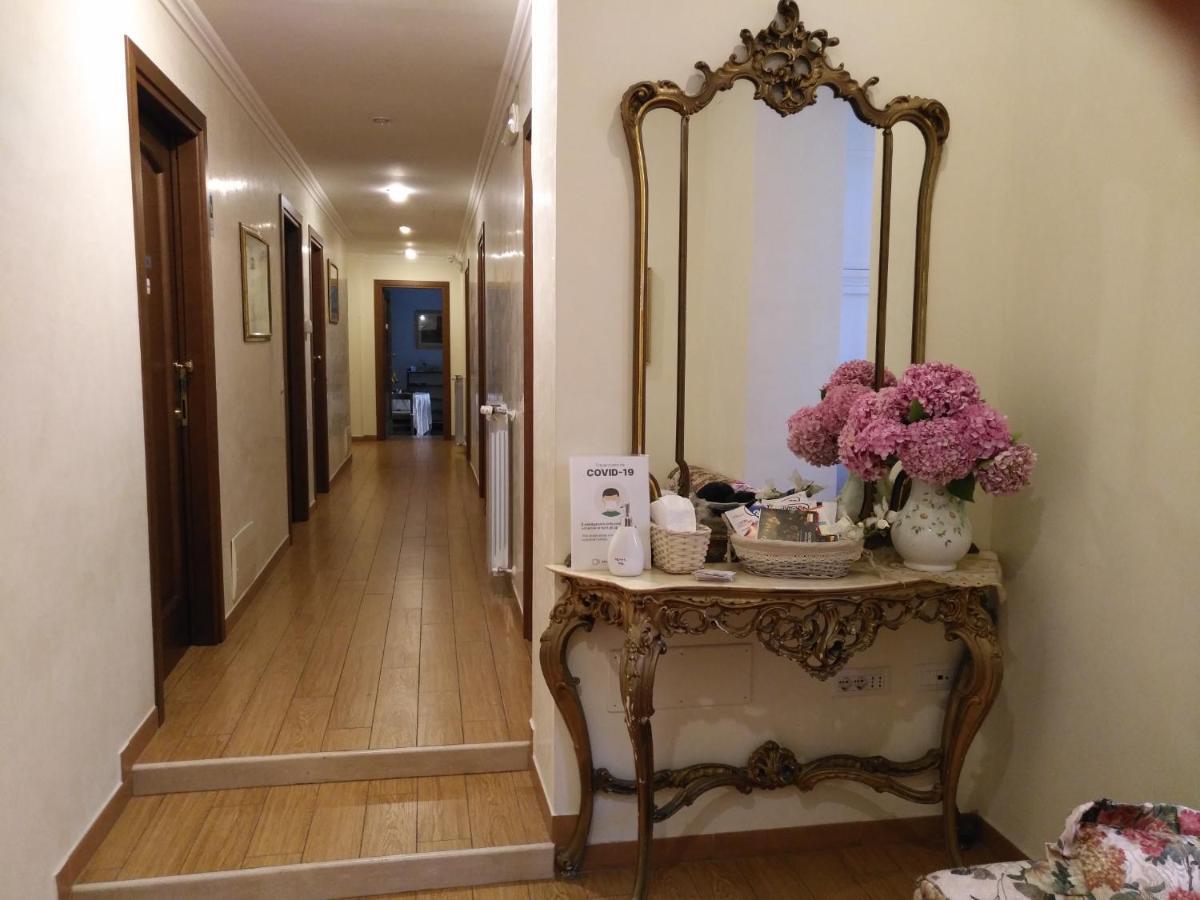 Tucci'S Roma Guest House Bagian luar foto