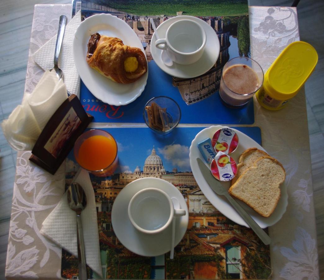 Tucci'S Roma Guest House Bagian luar foto